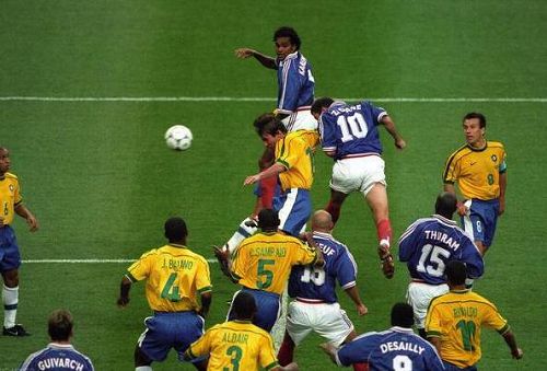 奥萨苏纳主场风波：球迷冲突升级，警方与俱乐部矛盾激化